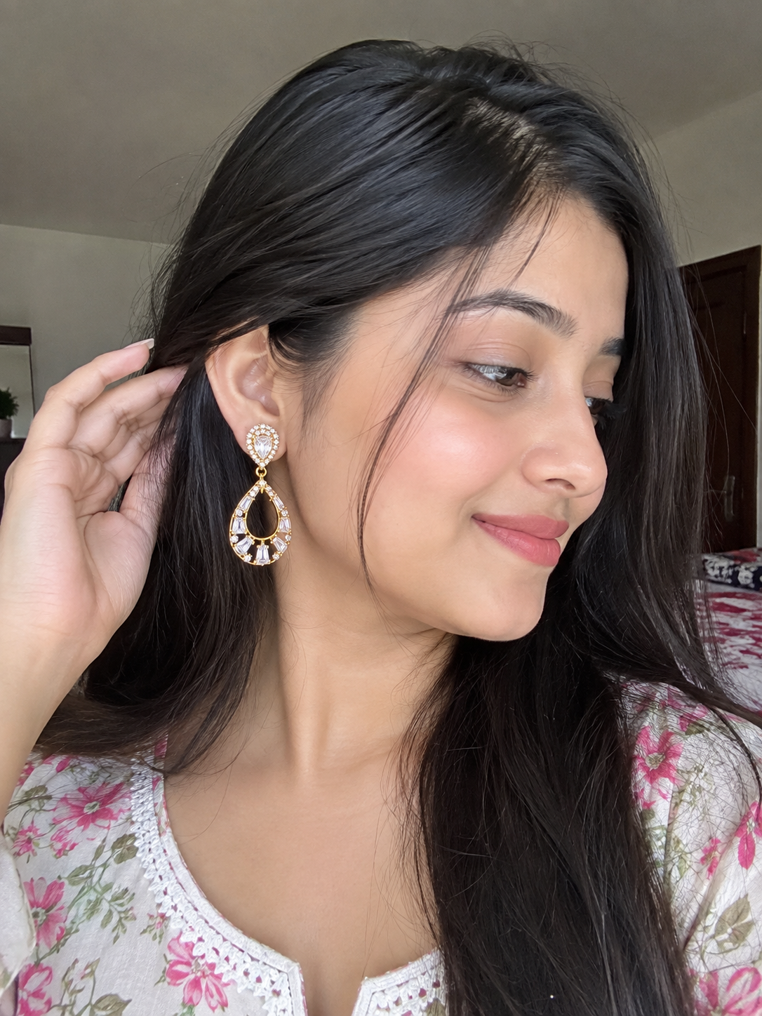 Elegant Gold-Plated Crystal Teardrop Earrings for Women 💎💖